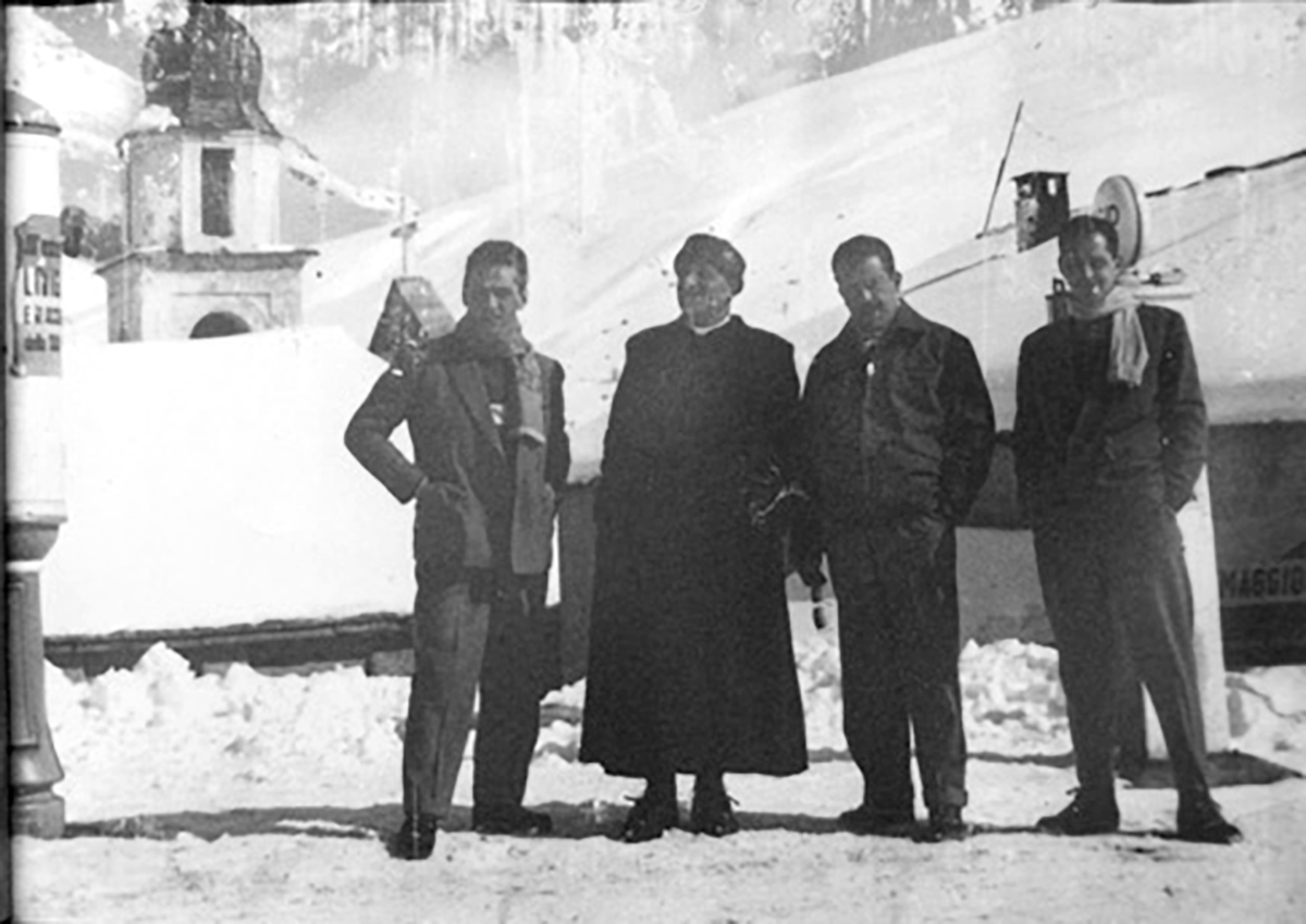 Don Alessandro Parenti e Giovannino Guareschi a Trepalle