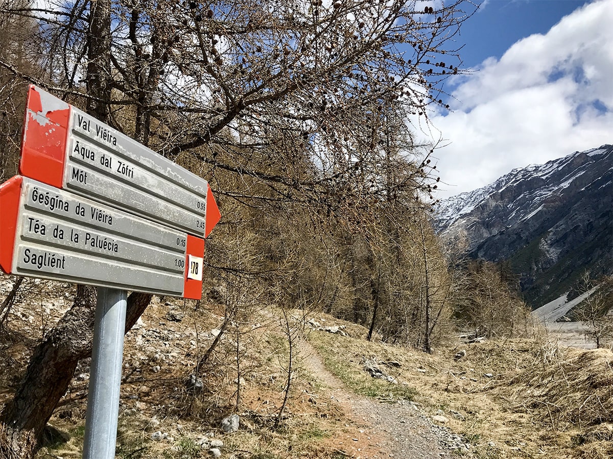 partenza gita acqua solforosa Livigno - segnaletica all'inizio 