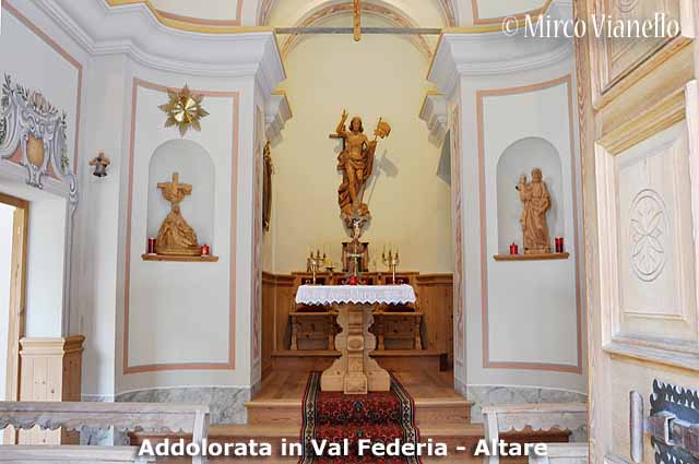 Chiesa dell'Addolorata in Val Federia - Livigno - interno dall'entrata