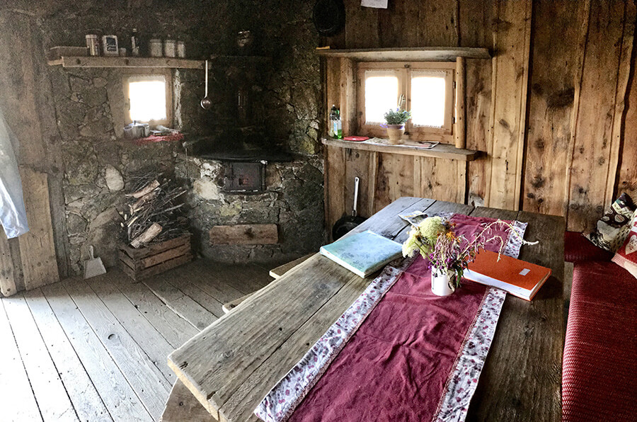 Interno del Baitel dal Moton da l'Al