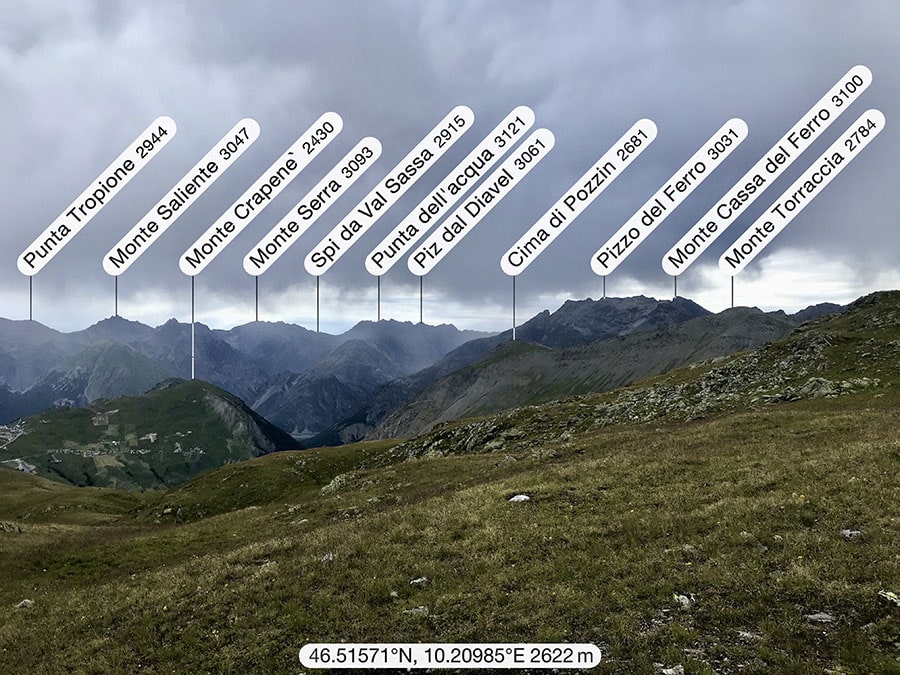 Il panorama guardando verso il lago di Livigno allo scollinamento