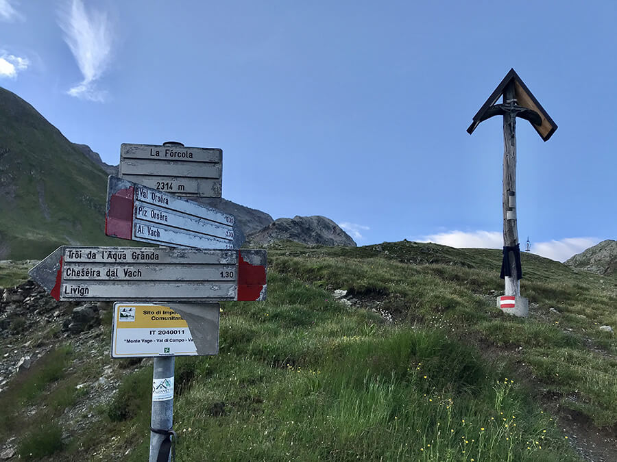 cartelli segnaletici poco prima di imboccare il sentiero