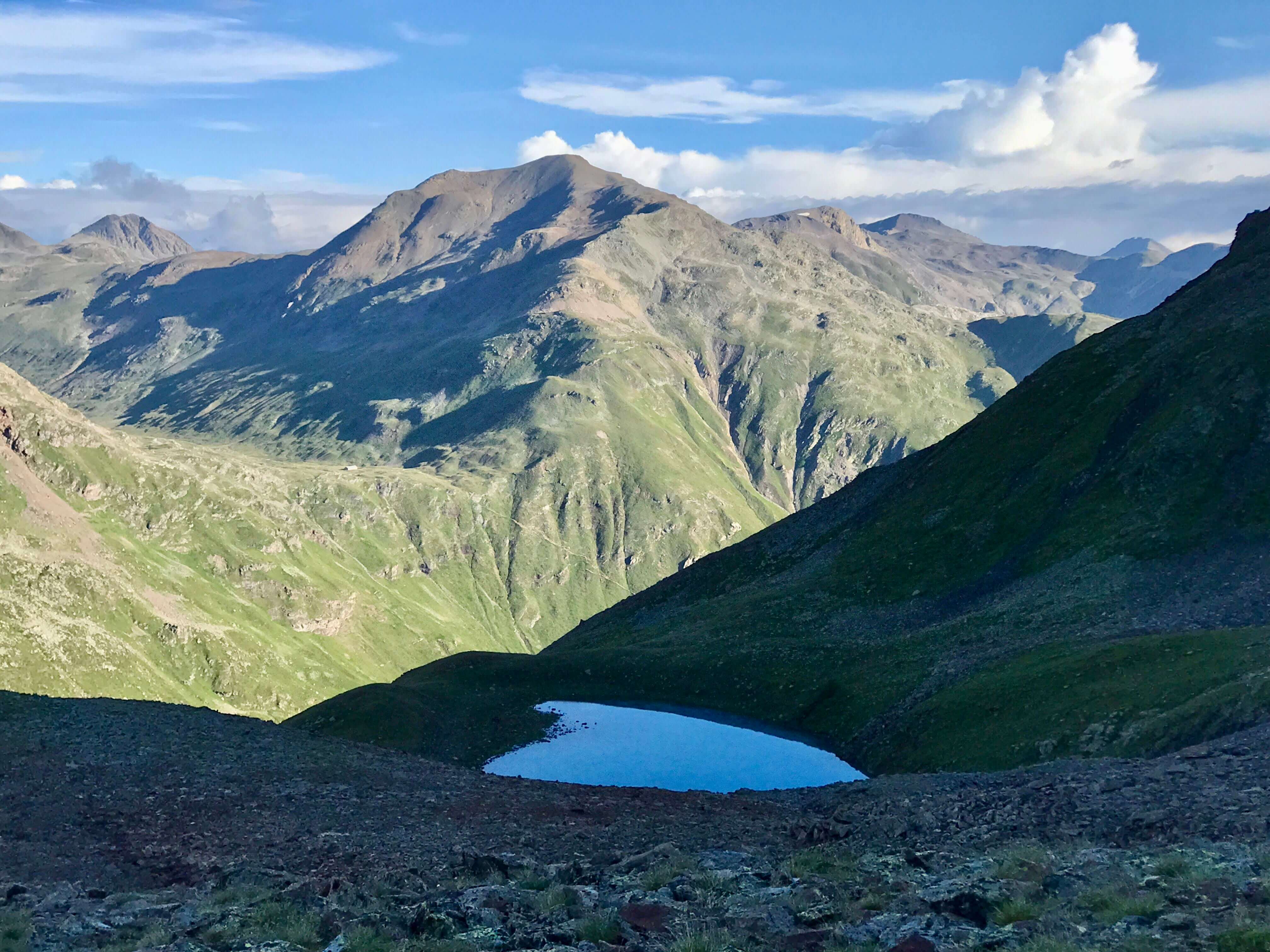 Il laghetto del Vago visto dal sentiero, seguire gli 
