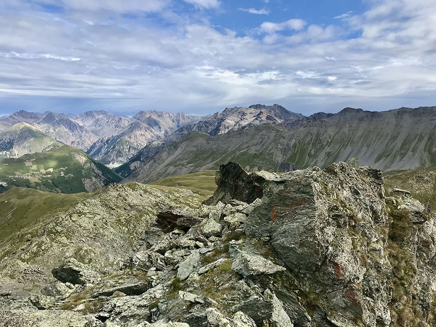Dalla cima del Monte Rocca verso Val Tort e il Lago di Livigno