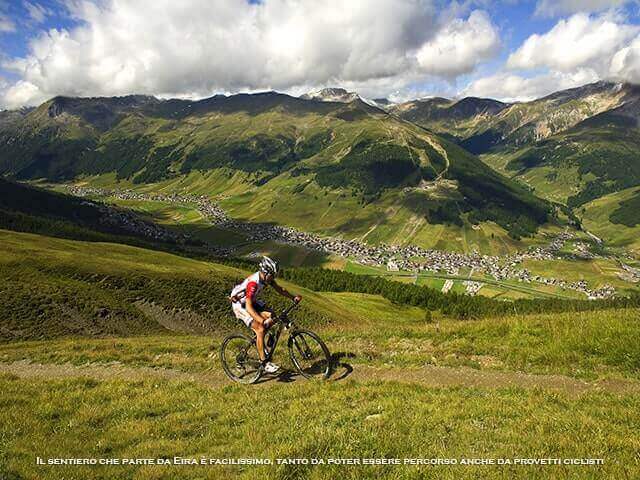 alcuni bravi lo salgono in bicicletta, a discapito di chi va a piedi