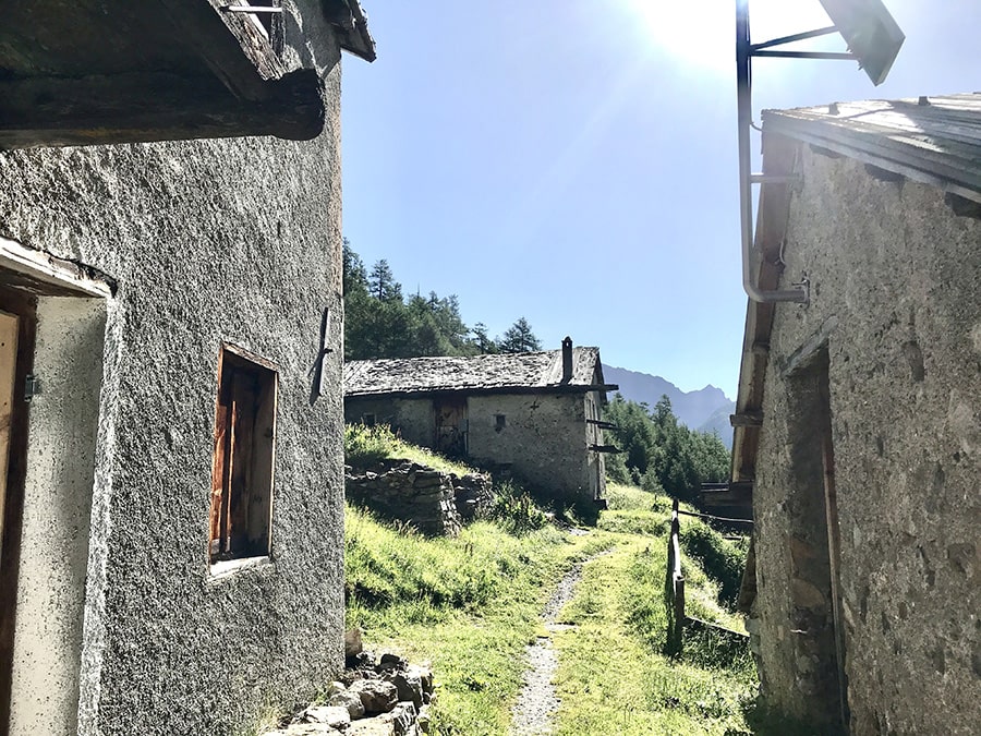 Val Federia - per un tratto di circa trecento metri la strada diventa un sentiero, anche se largo e ben percorribile