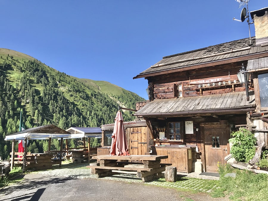 Val Federia - La tea da Memi, un bar ristoro con interno molto caratteristico