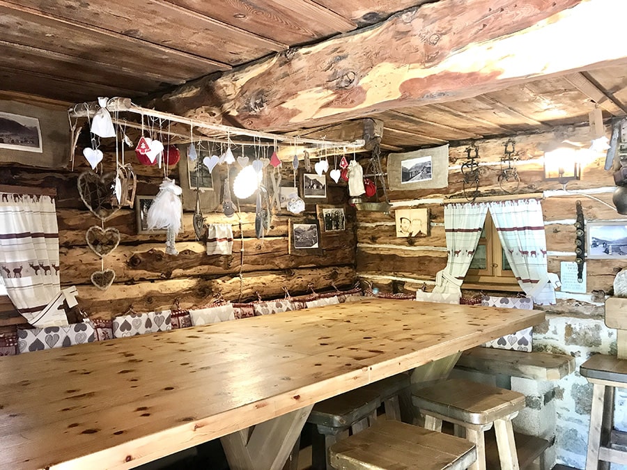 Val Federia - il locale principale della tea da Memi, caratteristico bar ristoro da visitare